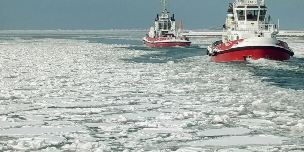 Lēns līdz mērens dienvidu, dienvidrietumu vējš piekrastes rajonos pastiprināsies brāzmās līdz 15-18 metriem sekundē (m/s).