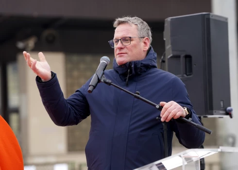 Rīgas mērs Viesturs Kleinbergs galvaspilsētas ielu ziemas uzturēšanu vērtē starp seši un vāju septiņi.