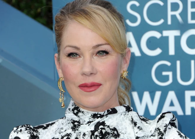 Satraucoša atzīšanās: aktrise Kristīna Eplgeita slimības dēļ ir piekalta gultai