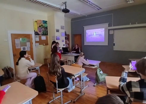 Nepietiekama skolēnu skaita dēļ Popes pamatskolai mainīs izglītības pakāpi un turpmāk šajā izglītības iestādē mācīsies 1.-6. klašu skolēni, ceturtdien vienbalsīgi nolēma Ventspils novada domes deputāti.