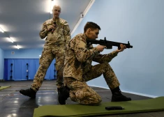 Школьный предмет "Государственная оборона" доставят на дом: Сейм принял поправки к закону