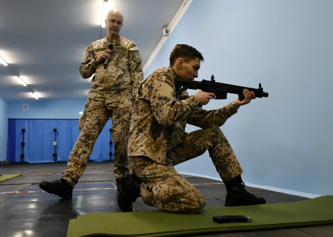 Школьный предмет "Государственная оборона" доставят на дом: Сейм принял поправки к закону