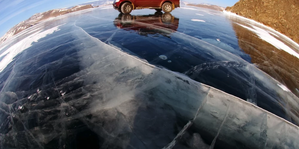 Aizvadītajā nedēļā septiņi Ķīnas tūristi un viens Krievijas pilsonis gāja bojā, kad viņu mikroautobuss ielūza ledū un nogrima.