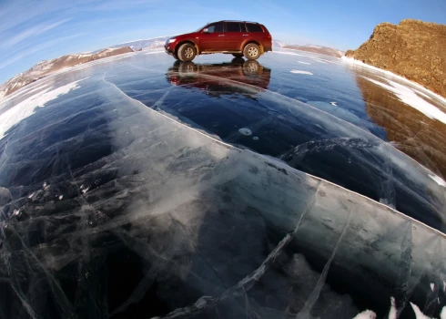 Aizvadītajā nedēļā septiņi Ķīnas tūristi un viens Krievijas pilsonis gāja bojā, kad viņu mikroautobuss ielūza ledū un nogrima.