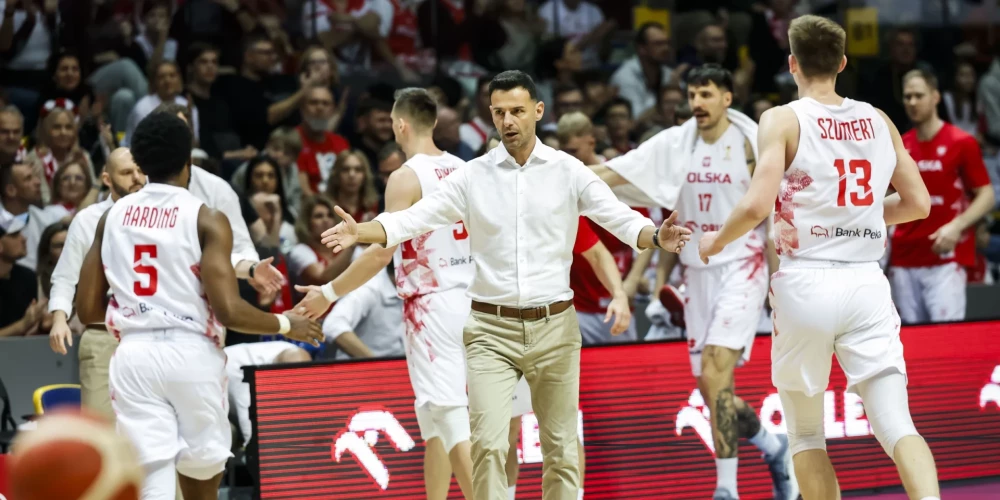 Polijas izlases galvenais treneris Igors Miličičs (vidū).