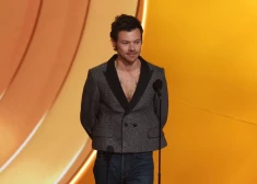 Pēc gadu ilgām baumām par to, ka Harijs Stailss nēsā parūku, dziedātājs sniedzis asprātīgu atbildi