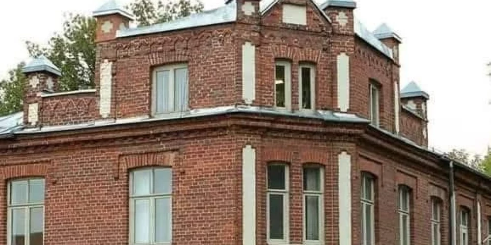 Limbažu mūzikas un mākslas skola.