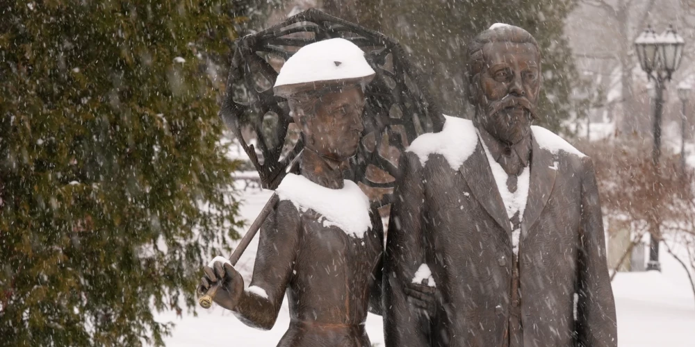 Piektdien Latvijā kļūs siltāks.