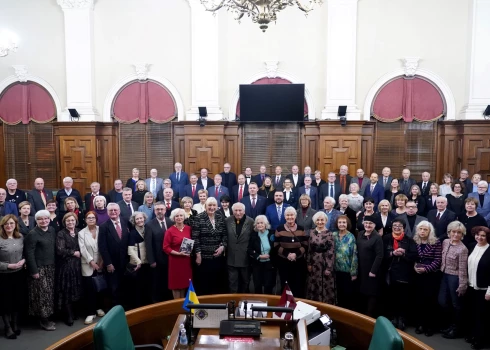 Arī tautas kalpiem paslīd kāja.