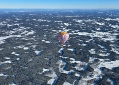 FOTO: Latvijā pirmo reizi oficiāli reģistrēts gaisa balona rekords: 144 kilometri septiņās stundās