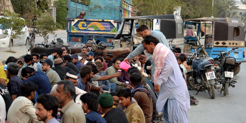 Afganistāna devusi triecienus Pakistānai. 