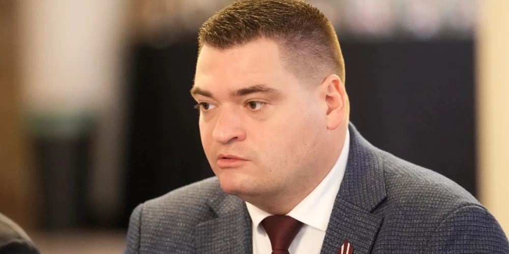 Domes priekšsēdētāja vietnieks Edvards Ratnieks (NA). 