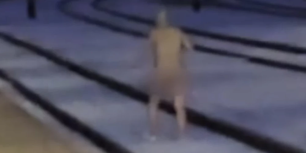 Torņkalnā pa sliedēm pārvietojies pavisam atkailinājies vīrietis. 