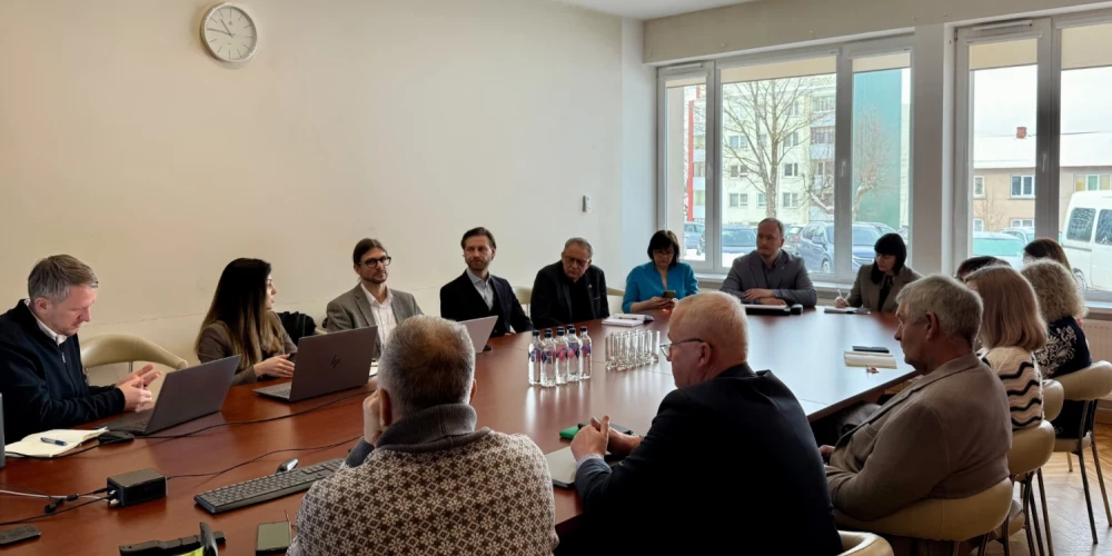 Limbažu novada pašvaldības ēkā nedēļas sākumā notika apspriede par "Rail Baltica" trases izbūvi, jo cauri Limbažu novadam tā paredzēta 65 kilometru garumā.