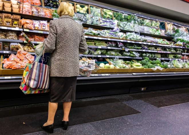 KP: divi lielākie pārtikas mazumtirdzniecības uzņēmumi, iespējams, nav rīkojušies neatkarīgi un savstarpēji saskaņojuši preču pārdošanas cenas