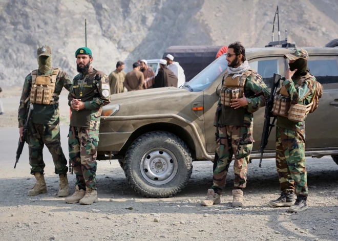 Пакистан объявил о начале "открытой войны" с "Талибаном" и нанес удары по столице Афганистана