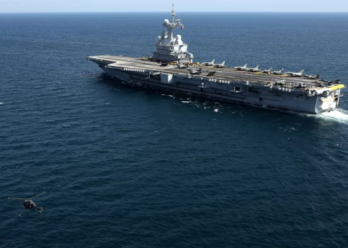 Zviedrijas bruņotie spēki 26. februārī pārtvēra Krievijas dronu, kas Baltijas jūrā tuvojās Francijas aviācijas bāzes kuģim "Charles de Gaulle".