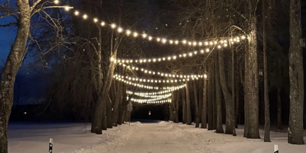 Tomes gaismas aleja.