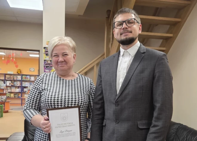 Līgai Bērziņai pasniegts Talsu novada pateicības raksts