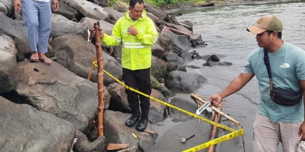 26. februārī pludmalē Gianjaras apgabalā, Bali provincē, nejauši tika atrasts sadalīts cilvēka ķermenis.