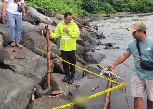 26. februārī pludmalē Gianjaras apgabalā, Bali provincē, nejauši tika atrasts sadalīts cilvēka ķermenis.