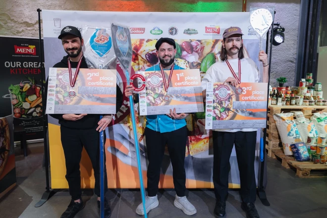 Тройка призеров Латвийского национального конкурса по выпечке пиццы.