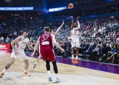 Ļoti pamanāmu tiesnešu spēlē polis Džordans Loids pēdējā sekundē izrauj uzvaru pret Latviju