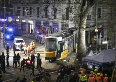 ВИДЕО: в центре Милана трамвай сошел с рельсов и протаранил здание - есть погибшие и десятки раненых