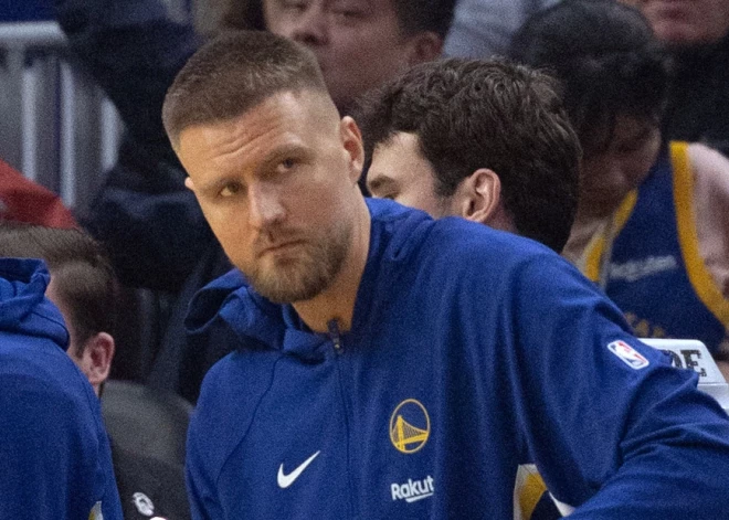 "Warriors" treneris Kers komentē Porziņģa saslimšanu un atklāj, ka liepājnieka dalība nākamajā mačā ir zem jautājuma zīmes