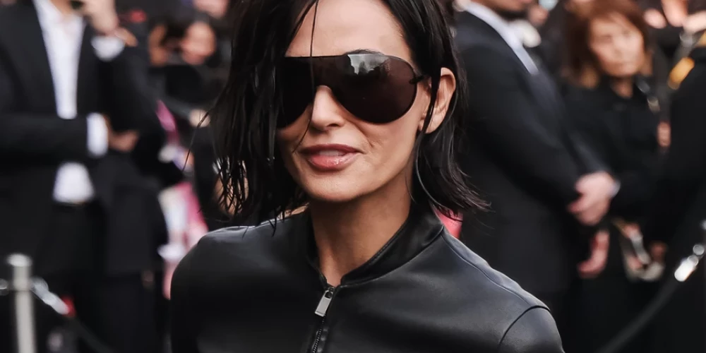 В сети обсуждают новый имидж Деми Мур.