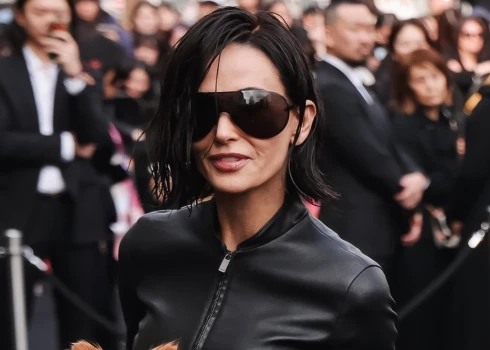 В сети обсуждают новый имидж Деми Мур.