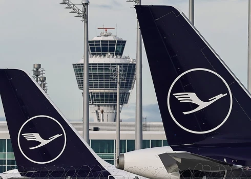 Vācijas aviokompānija "Lufthansa" paziņoja, ka nedēļas nogalē Tuvo Austrumu reģionā ir apturējusi vairākus lidojumus 