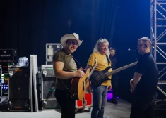 FOTO: gaisā virmo patīkams satraukums! Ekskluzīvs ieskats "Zelta Mikrofona" jubilejas ceremonijas mēģinājumos