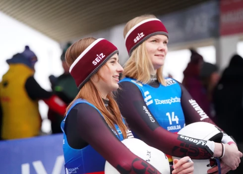 Madara Pavlova (pa kreisi) un Anda Upīte tikušas pie liela panākuma.