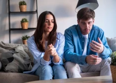 Jaunībā strīdas par pamatlietām, pusmūžā – par prioritātēm: kā vecums maina finanšu spriedzi pāru attiecībās