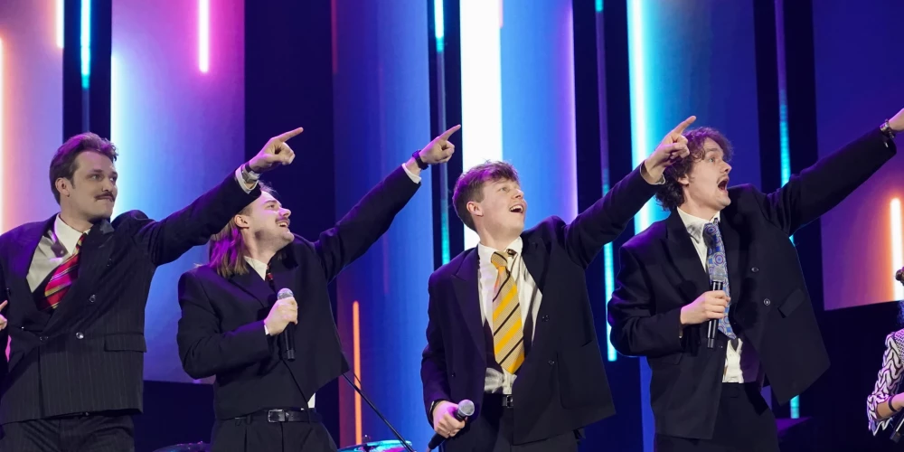 Par "Gada albumu" nosaukts "Sudden Lights" albums "īsas vasaras, garas ziemas".