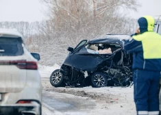 Uz Smiltenes-Valkas ceļa notikusi smaga trīs auto sadursme; ir ziņas par cietušajiem, satiksme bloķēta