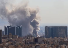 Izraēla atsāk uzbrukumu: Teherānā grand sprādzieni, virs pilsētas paceļas dūmi