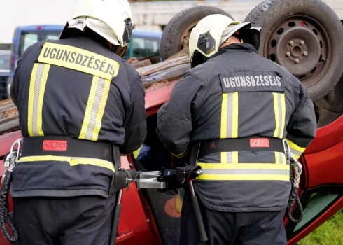 112 kontaktu centrs nereti saņem zvanus no cilvēkiem, kuri negadījumu redzējuši, taču nav apstājušies un situāciju noskaidrojuši uz vietas. 