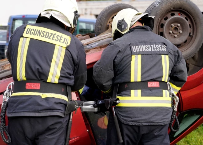 VUGD ar lūgumu vēršas pie autovadītājiem: apstājies, pirms zvani 112