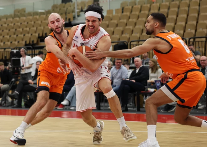 Austrijas basketbolisti pēdējās sekundēs uzvar Nīderlandi un saasina cīņu Latvijas grupā