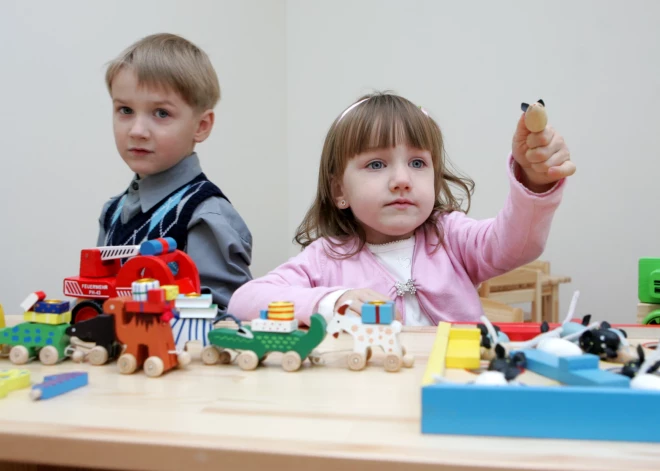 Помощники воспитателей работают как педагоги, но остаются техническим персоналом, что отражается на их зарплате