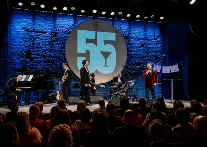 Tautā mīlētais televīzijas un radio raidījumu vadītājs un komiķis Valters Krauze 2026. gada 20. februārī ģimenes, kolēģu, draugu, domubiedru un skatītāju lokā uz mūzikas nama "Daile" skatuves jestri un omulīgi nosvinēja 55. dzimšanas dienu.