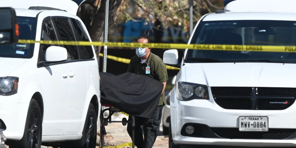 Irānas atbalstītājs Teksasas bārā nogalina divus cilvēkus.