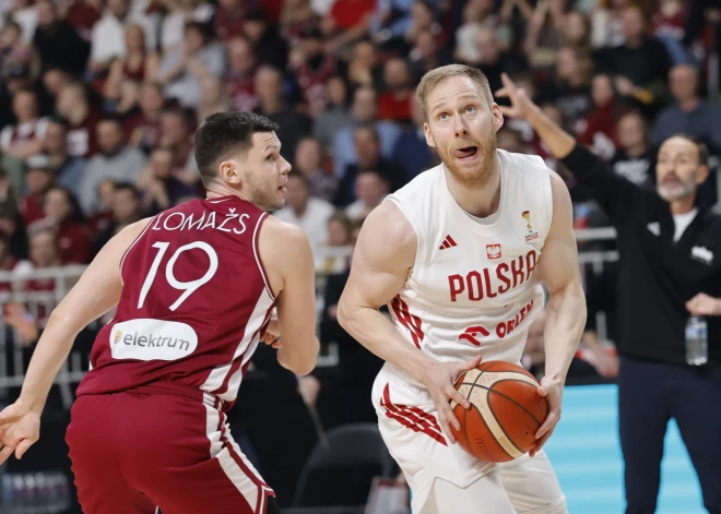 Latvijas basketbola izlase izbraukuma spēlē pēc pirmā perioda zaudē Polijai