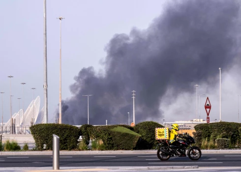 Persijas līča pilsētās dzirdami sprādzieni.