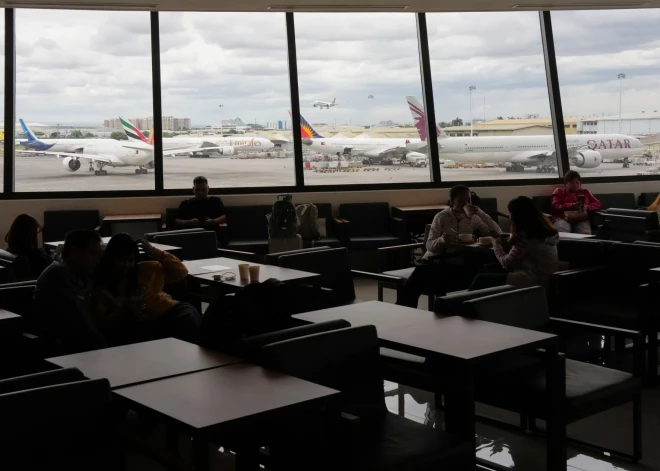 Gaisa telpas slēgšanas dēļ tūkstošiem ES pilsoņu Tuvajos Austrumos gaida iespēju izceļot