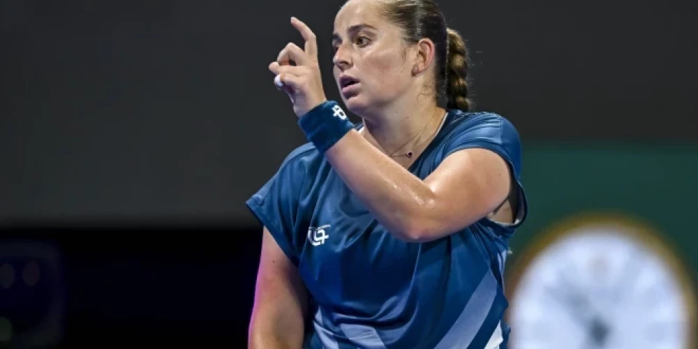 Aļona Ostapenko saglabā savu pozīciju. 