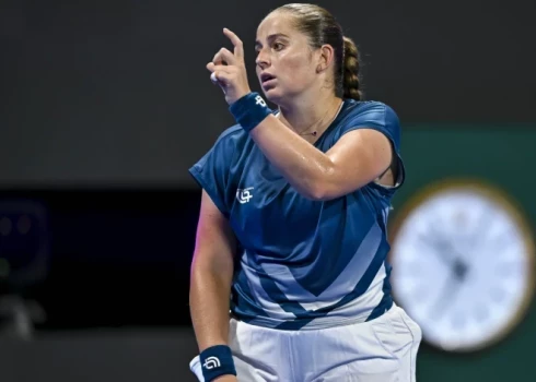 Aļona Ostapenko saglabā savu pozīciju. 