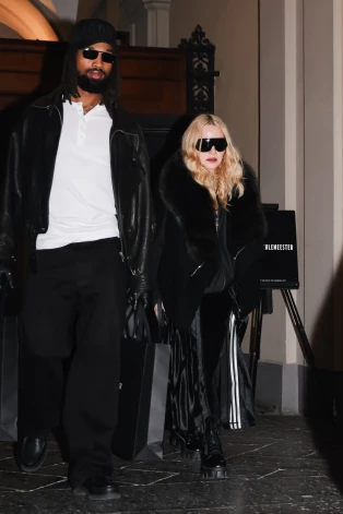 Мадонна и Аким Моррис прибывают на открытие нового бутика Ann Demeulemeester.